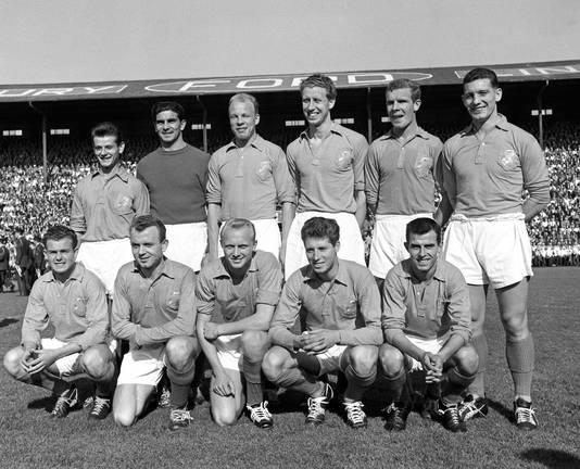 Het Nederlands elftal voorafgaand aan de interland tegen Denemarken.
Staand, vlnr: Jan Notermans, Frans de Munck, Roel Wiersma, Jan Klaassens, Hans Kraay, Cor van der Hart. 
Gehurkt, vlnr: Piet van der Kuil, Fons van Wissen, Piet Kruiver, Tonny van der Linden en Coen Moulijn.