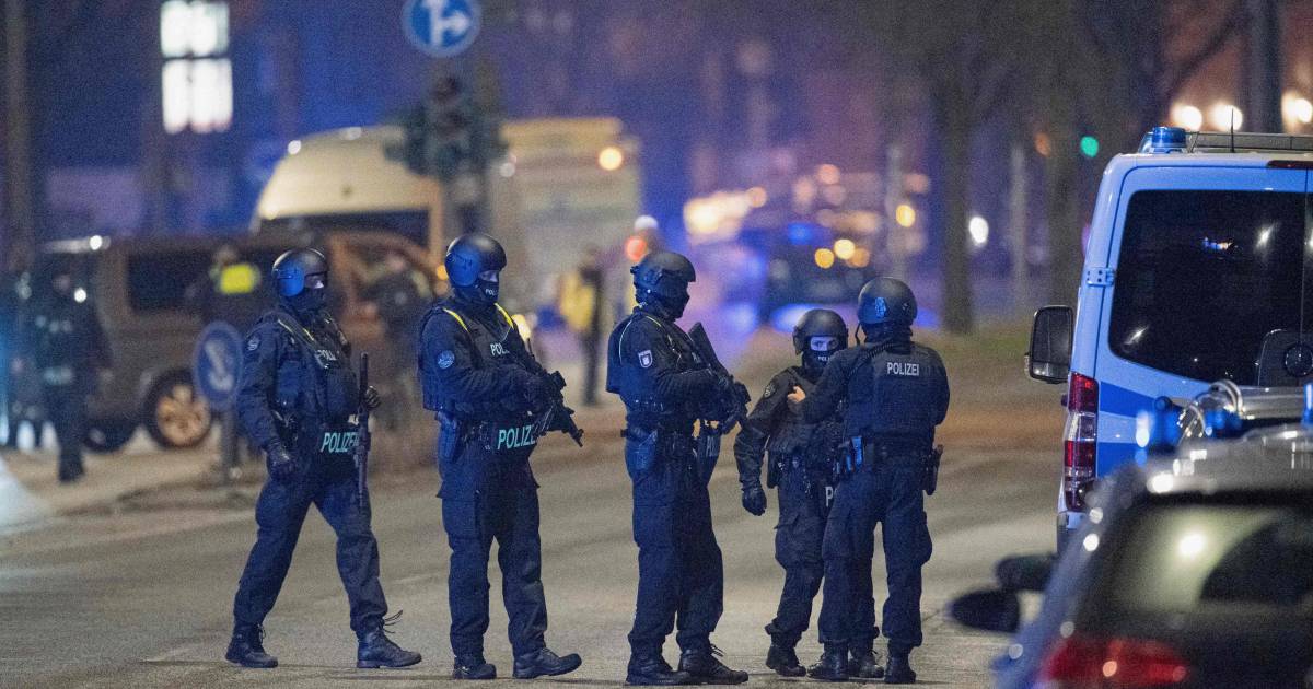 Dead and wounded in shooting at Hamburg’s Jehovah’s Witnesses church, shooter presumed dead |  outside