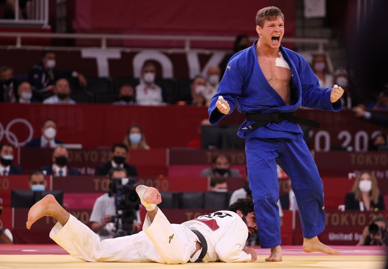 Matthias Casse verslaat de Geogiër Tato Grigalashvili en haalt zo een bronzen medaille binnen Beeld Getty Images