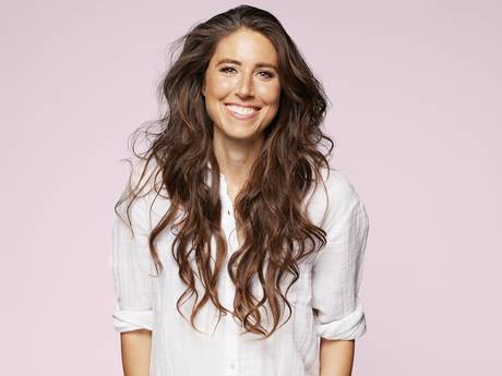 Pianist Iris Hond ziet altijd op tegen de nacht: ‘In Los Angeles sliep ik wel altijd goed’