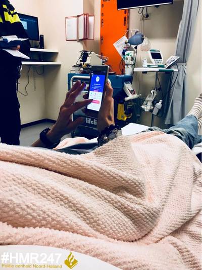 Vrouw (64) wil na aanrijding liever tinderen dan familie inlichten