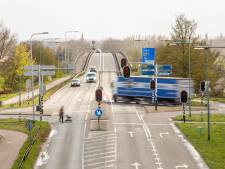Verbreding Rijnbrug op losse schroeven, wethouder Rhenen verbijsterd: ‘Ik snap niet waar je het lef vandaan kan halen’