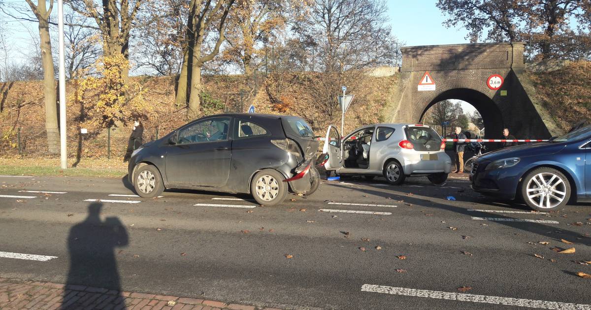 N233 in Rhenen afgesloten na ongeluk met meerdere gewonden.