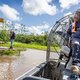 Met een enorme olieplas aan zijn voeten droomt het arme Suriname zich rijk