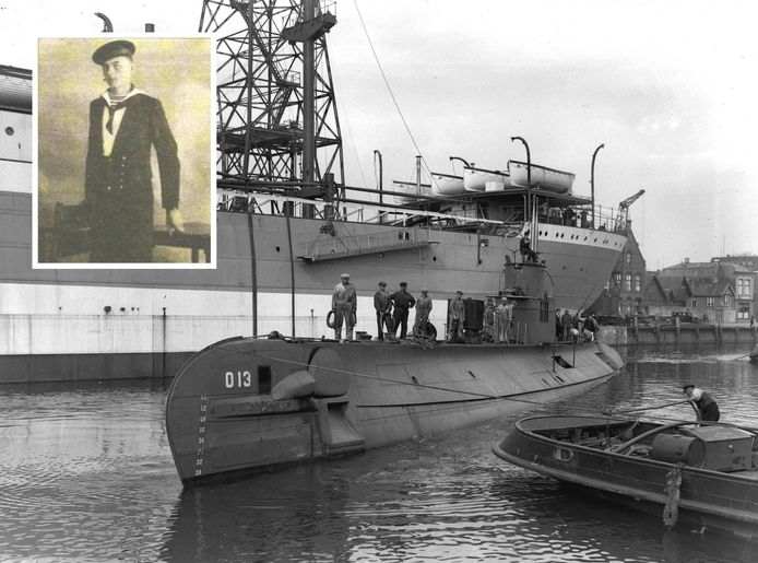 Onderzeeboot O 13 in de haven van Vlissingen.  Inzet: Daan van der Vliet