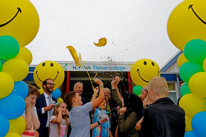 De feestelijke opening van het NOVA Tienercollege in 2018, dat ondergebracht werd in de John F. Kennedyschool.