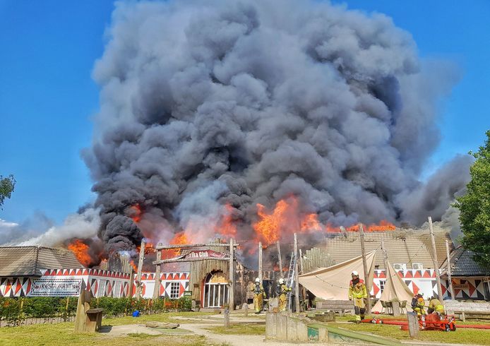 Uitslaande brand op vakantiepark Beekse Bergen ...