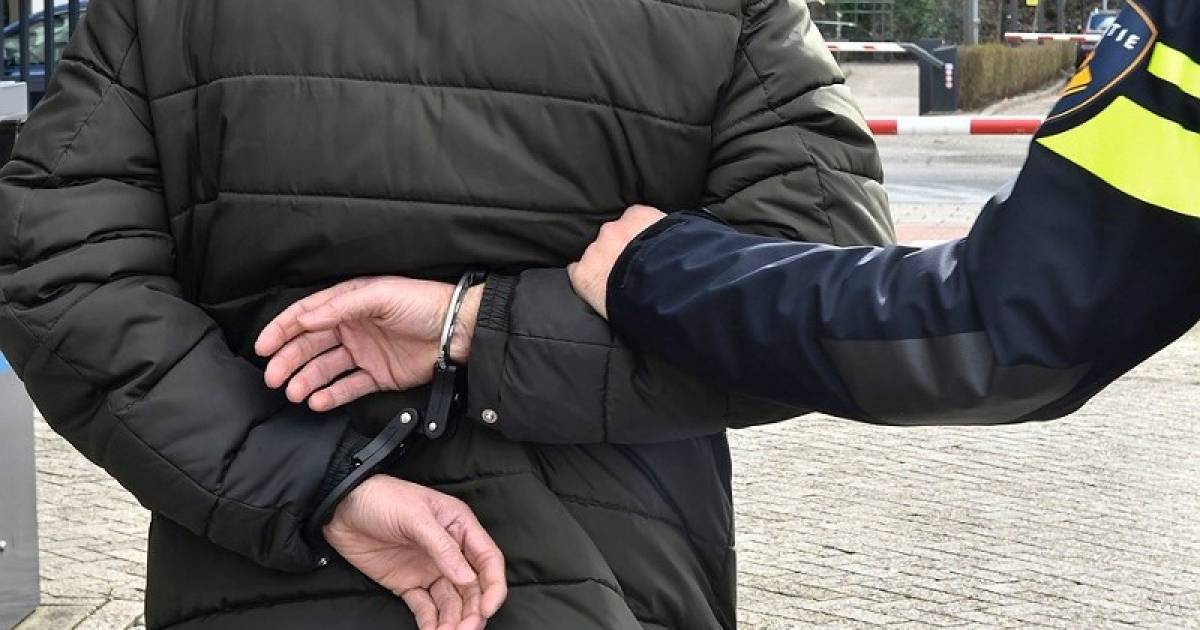 Agenten waren verbaasd dat ze dit zeer gevaarlijke wapen aantroffen. .