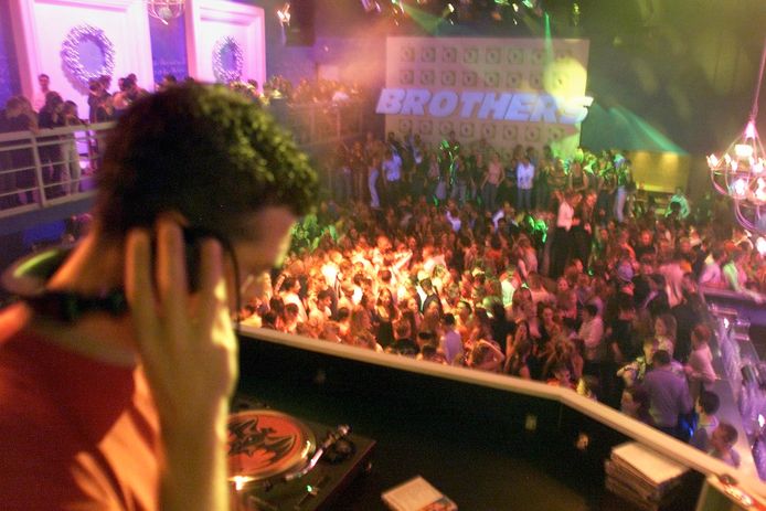 Teenage disco in Brothers