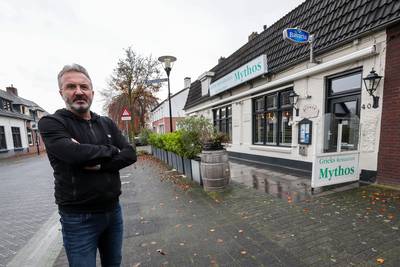 Restaurant Mythos moet groter terras uit coronatijd teruggeven van Someren: ‘Scheelt vijf extra tafe