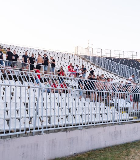 FC Twente neemt afstand van politiek getint spandoek in uitvak in Belgrado