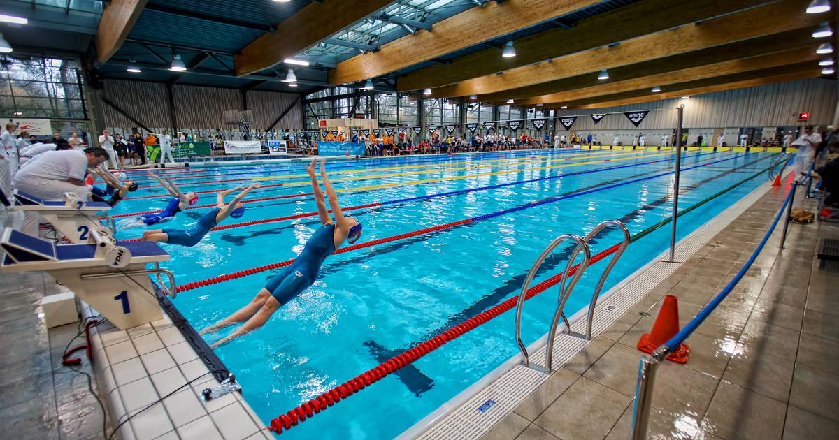 Water in zwembad de Warande in Oosterhout stukje kouder vanwege