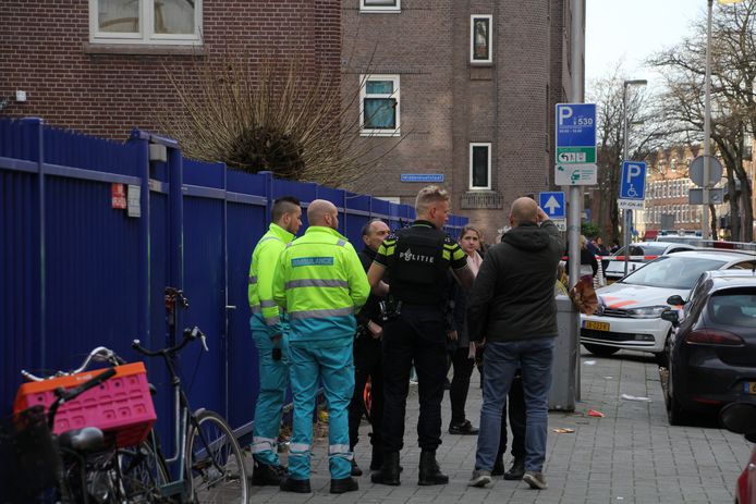 In het Designcollege aan de Essenburgstraat in Rotterdam heeft een schietpartij plaatsgevonden waarbij een 16-jarig meisje is overleden.