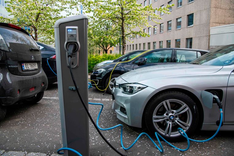 Elektrische auto's in Oslo, een van de koplopers op het gebied van elektrisch vervoer.   Beeld AFP