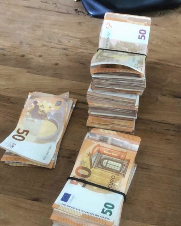 De FIOD legde beslag op duizenden euro’s aan contant geld.