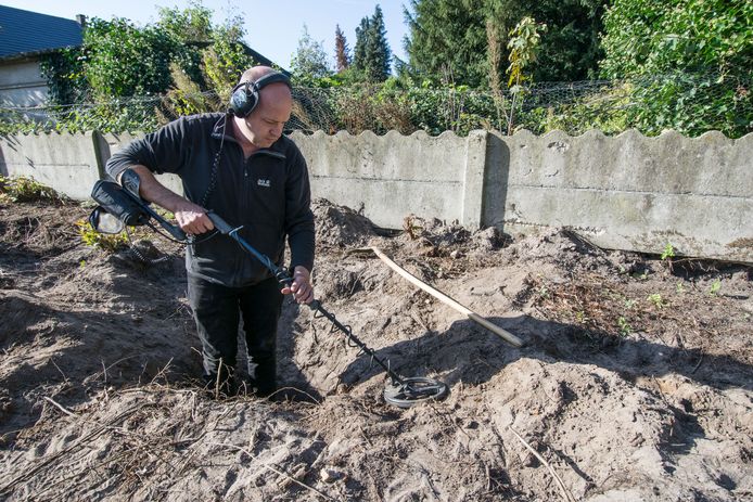 Opgravingen bij de gesneuvelde soldaat in Helchteren