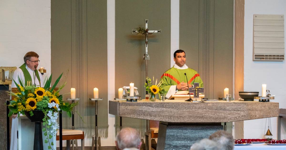 Mill heeft een nieuwe pastoor en die komt uit India: 'Mensen mogen me pastoor James noemen' - De Gel