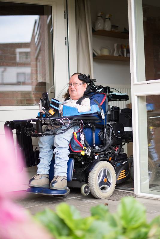 Nicole tromp in haar nieuwe woning in Huissen.