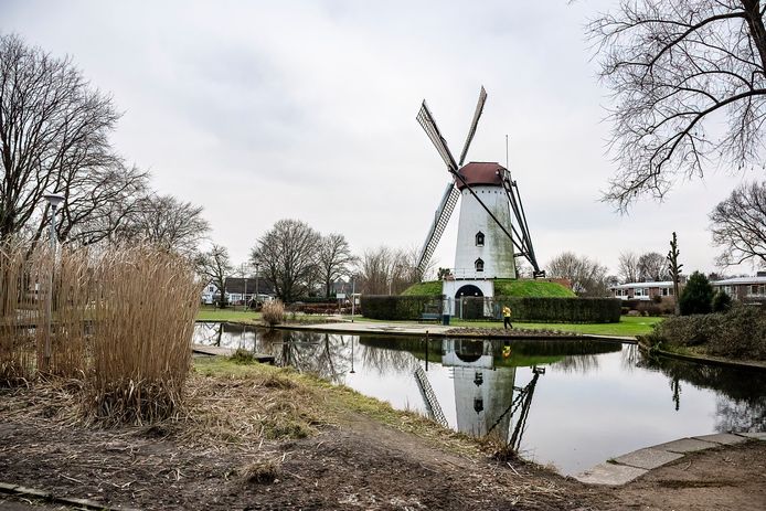 Overleden man gevonden in een vijver in het Molenpark in Goirle.