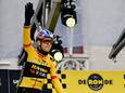 LIVE RONDE VAN VLAANDEREN. Ontspannen Wout van Aert aan de start: “Ons vertrouwen is groot”, tegenwind in finale nadeel voor Pogacar