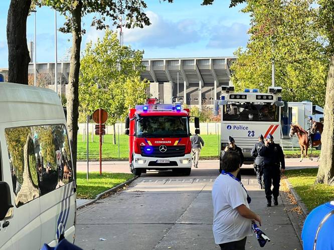 Nieuwe Voetbalwet wordt strenger voor wie geweld gebruikt tegen stewards of vuurwerk binnen smokkelt: “Ook nodig in Brugge”