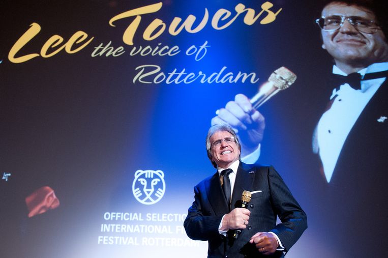 Lee Towers treedt op na de premiere van 'Lee Towers: The Voice of Rotterdam', een film van regisseur Hans Heijnen over de zanger. Beeld anp