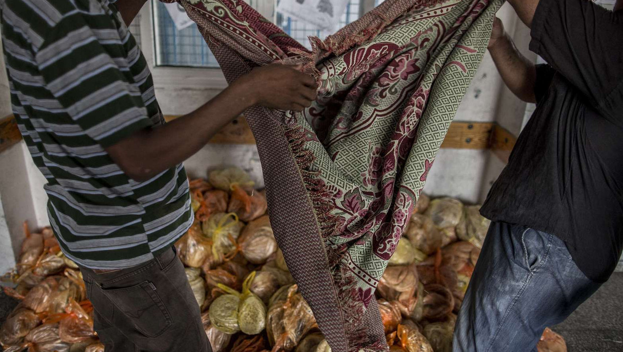De broodvoorraad van een groep Palestijnen. Beeld afp