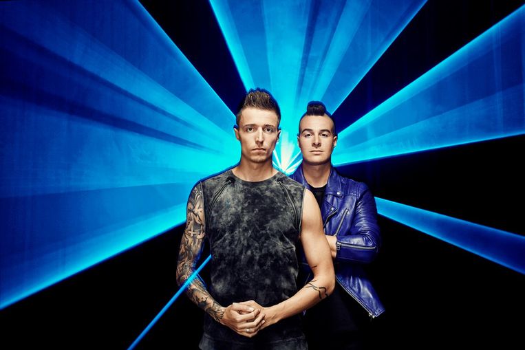 De jongens van Blasterjaxx organiseren een 'pub brawl'. Beeld Ruud Baan