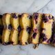 Cake van Ottolenghi, met bosbessen in overvloed, amandelen en citroen
