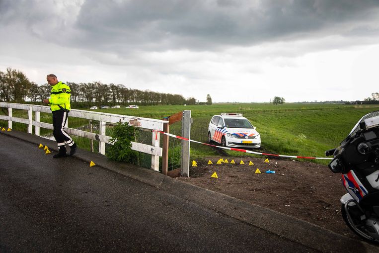 Agents are investigating a meadow in Broek in Waterland.  Forensics of bullet impacts in four properties in particular indicated that the bullets had been fired from police weapons.  Image ANP