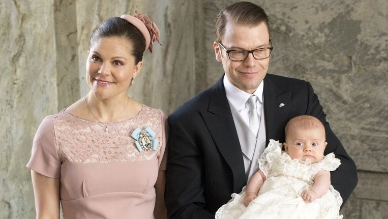 De Zweedse kroonprinses Victoria en prins Daniel met hun dochter Prinses Estelle. Beeld afp