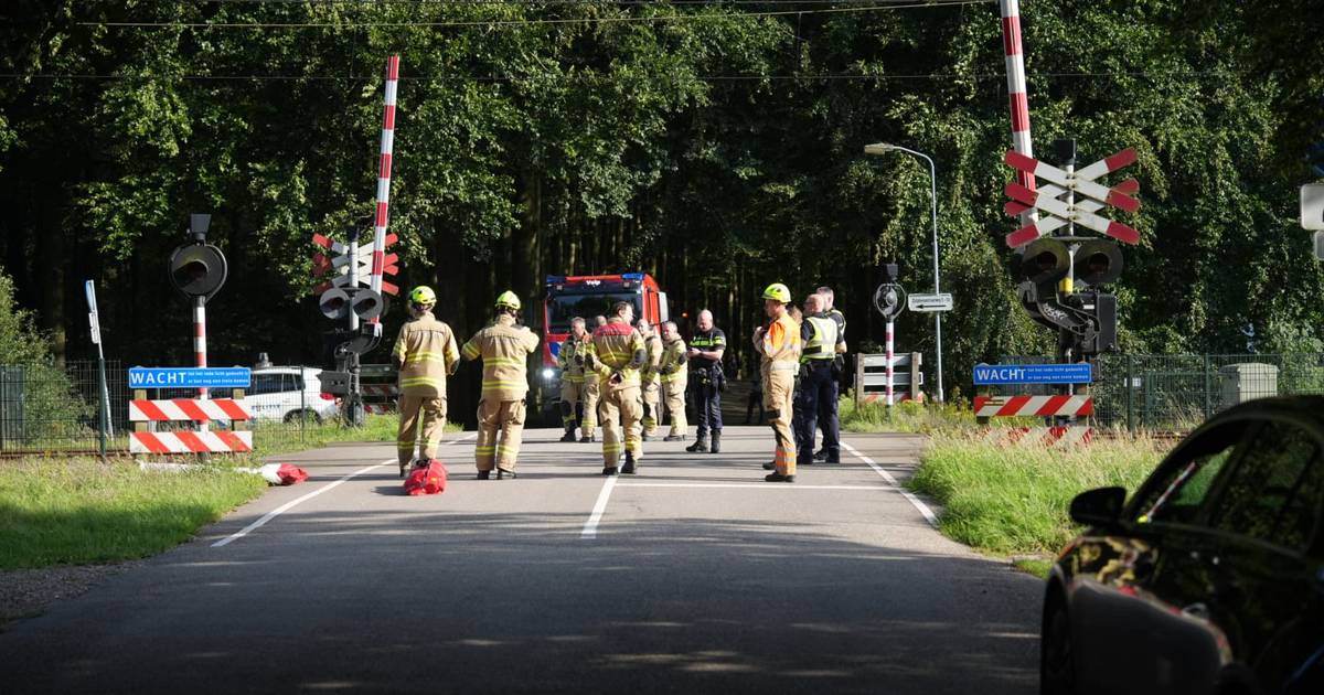 Geen treinverkeer tussen Arnhem en Dieren na aanrijding op het spoor.