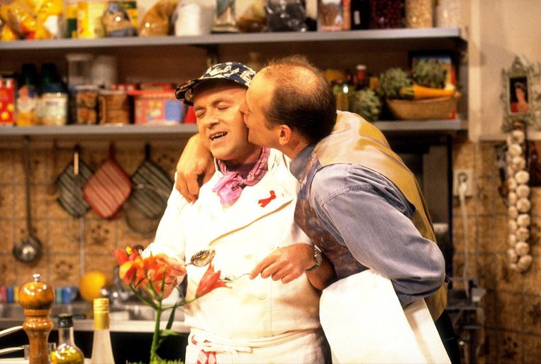 Tussen 1990 en 1994 is In de Vlaamsche Pot op tv, comedy­serie over een homostel dat een restaurant runt Beeld ANP Kippa