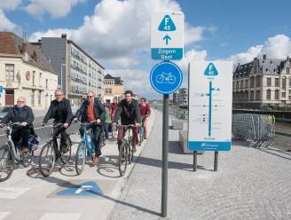 Eerste fietssnelweg in Oost-Vlaanderen is bewegwijzerd
