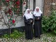 Begijntjes van Lier zetten de deuren van het begijnhof open voor Van alle KANTEN thuis