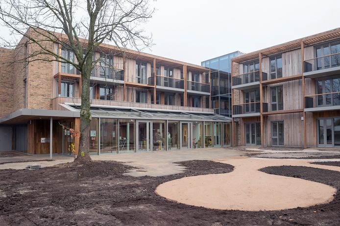 Verpleeghuis eonardushof in Wouw is goed bezig met verduurzamen en heeft daarom de bronzen Milieuthermometer Zorg gekregen.