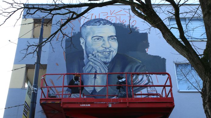 Muurschildering als eerbetoon aan doodgeschoten rapper Feis: ‘Hij ...