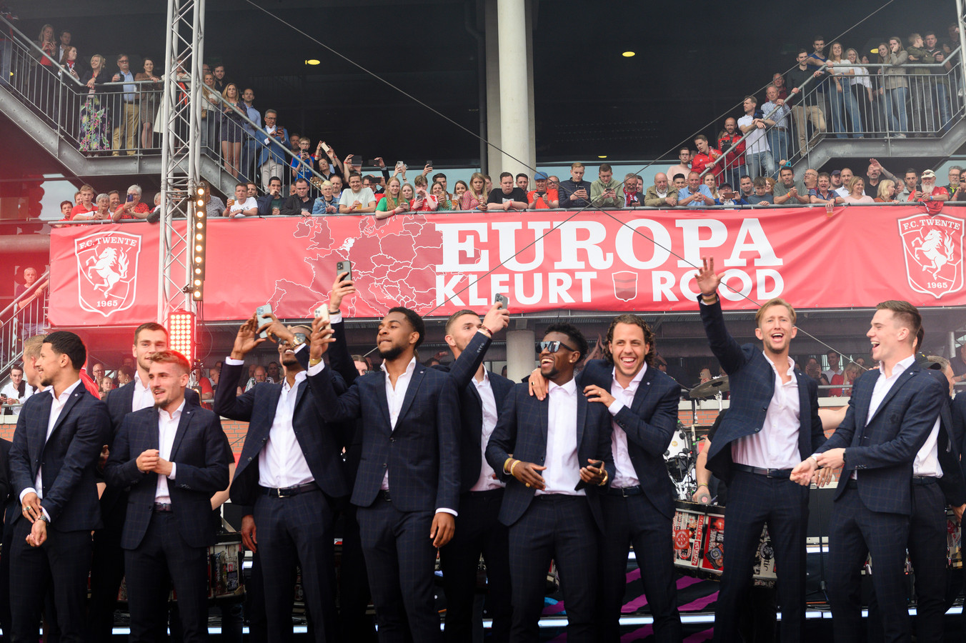 FC Twente plaatste zich rechtstreeks voor Europees voetbal en dat moest gevierd worden vond de club.