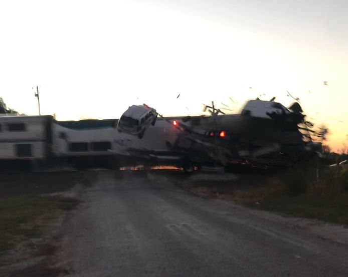 Un train a percuté un camion transportant des voitures dans l'Oklahoma, aux États-Unis