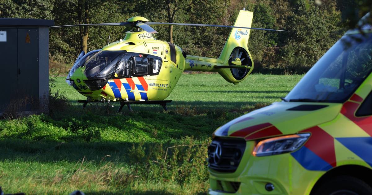 Twee wielrenners gewond door botsing met auto in Schijndel.