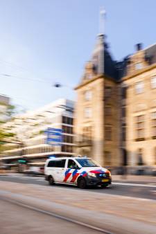 ME bewaakt Rotterdams stadhuis tijdens gesprek over Feyenoord City