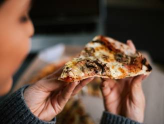 Pizzaketen neemt klanten in de maling met ‘nepvlees’ en krijgt nu forse kritiek