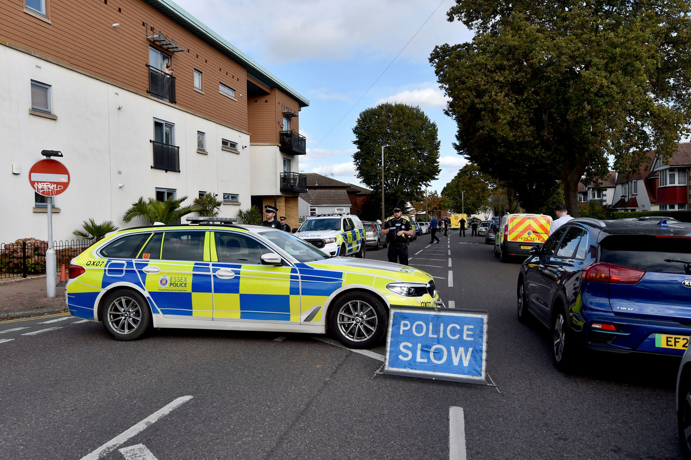 Hulpdiensten op de locatie waar de Britse parlementariër David Amess is neergestoken.