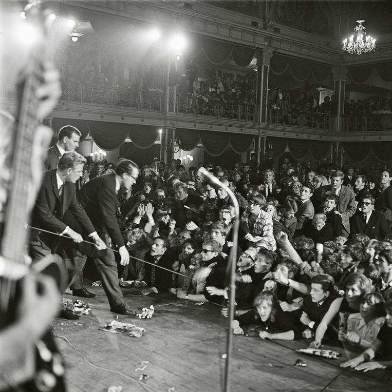 De Rolling Stones traden op 8 augustus 1964 op in het Kurhaus, maar moesten het concert voortijdig staken toen er rellen uitbraken in de zaal. Beeld Hollandse Hoogte / Maria Austria Instituut