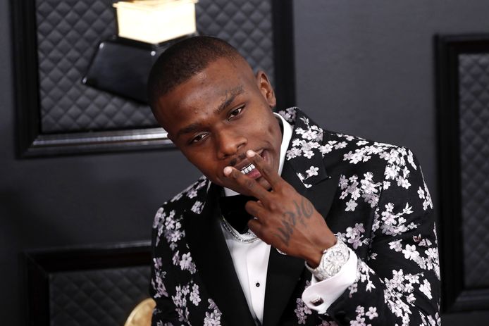 Rapper DaBaby is aangeklaagd door een vrouw die beweert dat hij haar onlangs tijdens een concert heeft mishandeld. Het slachtoffer Tyronesha zegt dat de rapper haar vorig weekend tijdens een show in Tampa plotseling in het gezicht sloeg.