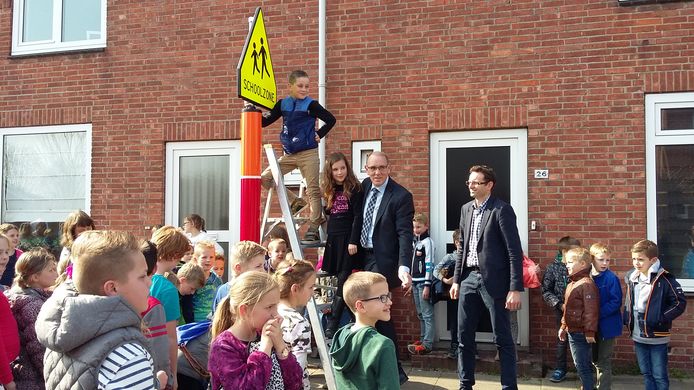 Snelheid moet eruit in schoolzone Rilland en Krabbendijke | Schouwen ...