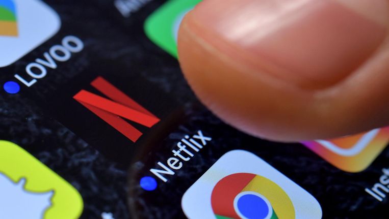 Ongeveer 4 miljoen mensen hebben de app van Netflix op hun smartphone staan. Beeld anp