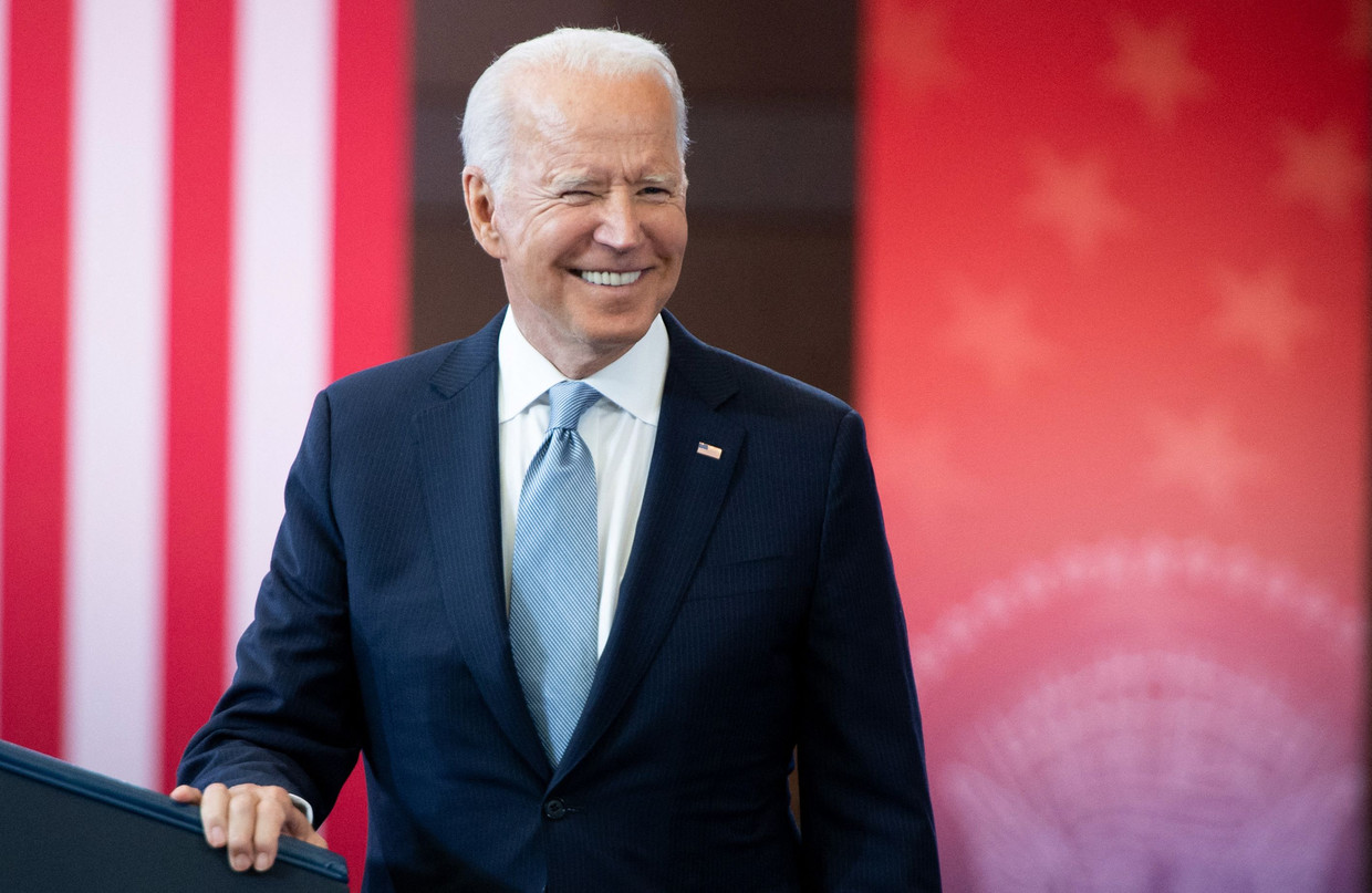 In een toespraak noemde de Amerikaanse president Joe Biden dinsdag de hindernissen die worden opgeworpen om te gaan stemmen ‘onamerikaans’.  Beeld AFP