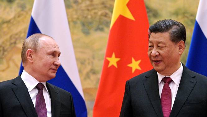 Poetin looft 'ongekend goede banden' met China, Moskou en Peking kanten zich samen tegen Amerikaanse invloed in Europa en Azië