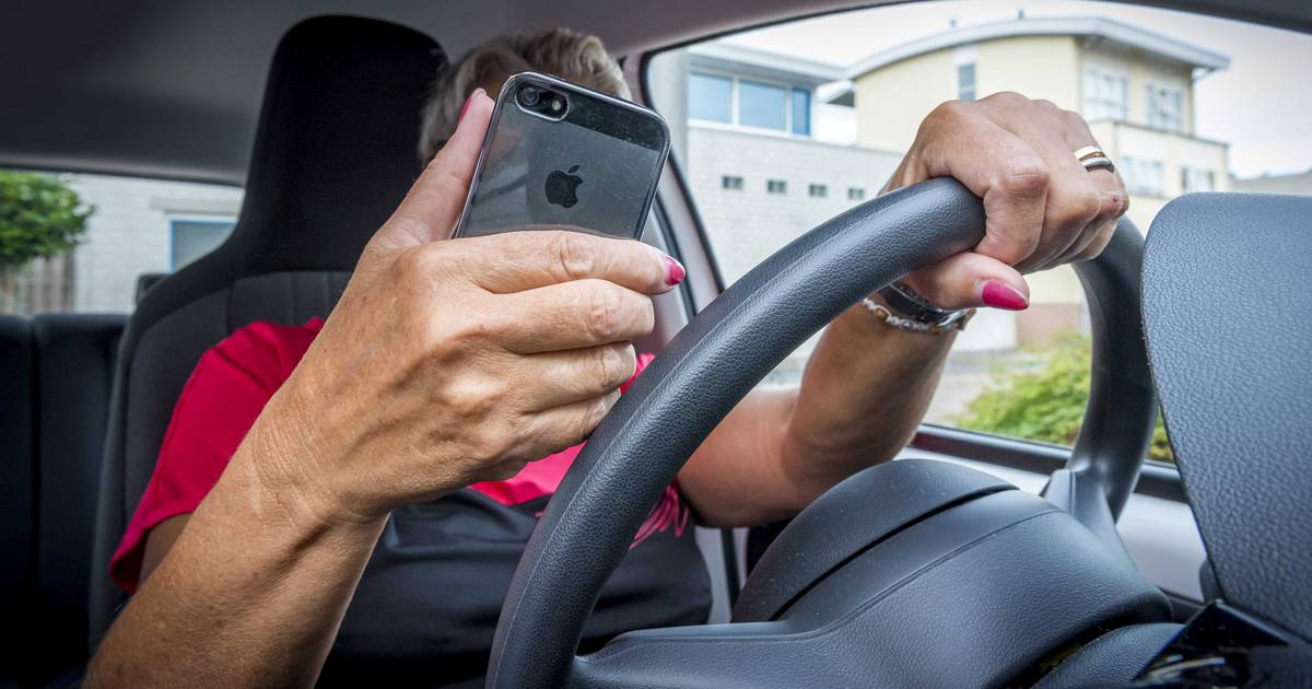 Bellen achter het stuur? BN'ers met de billen bloot Binnenland AD.nl